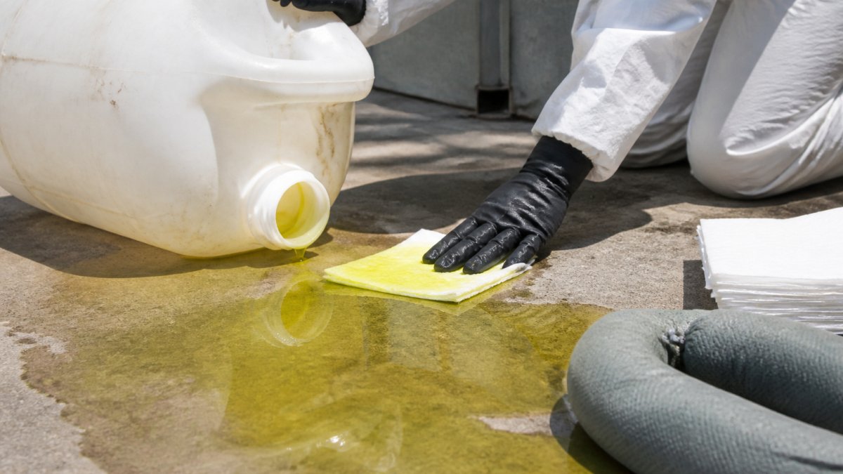 How to Stop Liquid Chlorine Spills